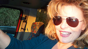 sightseeing-tours-celebrities-hollywood-beverly-hills-bel-air-all-star-showbiz-tours-shellee-ann-kellee-sunglasses Showbiz sightseeing tours in Hollywood, Beverly Hills and Bel Air from All Star Showbiz Tours.